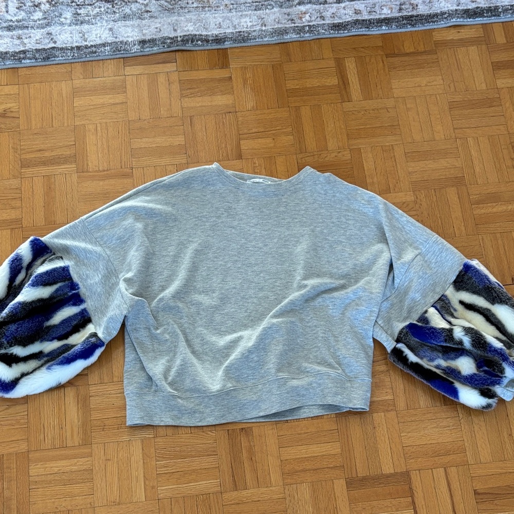 Zara Gray Sweatshirt with furry bubble Patterned Sleeves S